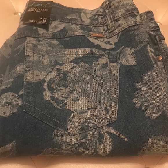 NEW INC International Concepts Indigo Floral Jacquard Skinny Leg Jeans Size 16 - Picture 4 of 7